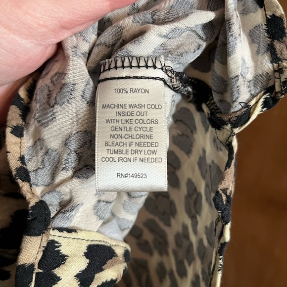 Alexander Jordan Leopard Print Cap Sleeve Blouse, Size M - Picture 6 of 6